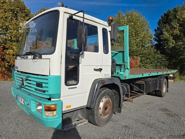 Autómentő VOLVO FL614  / Abschiebe Plattform / Winch
