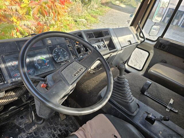 Autómentő VOLVO FL614  / Abschiebe Plattform / Winch