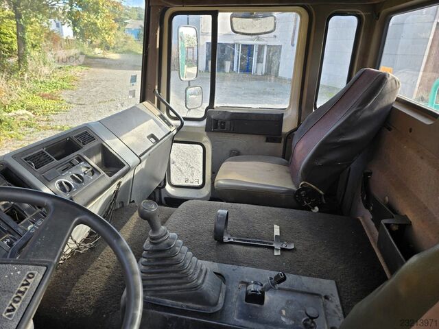 Autómentő VOLVO FL614  / Abschiebe Plattform / Winch