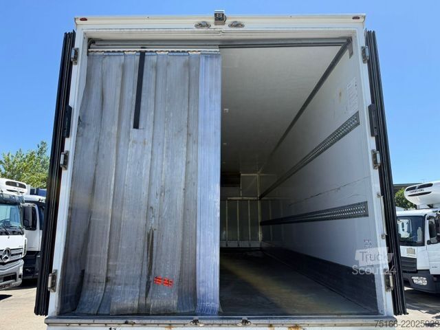 Camión frigorífico MERCEDES-BENZ ATEGO 1527 L Kühlkoffer 7,40 m LBW 1,5 T*THERMO