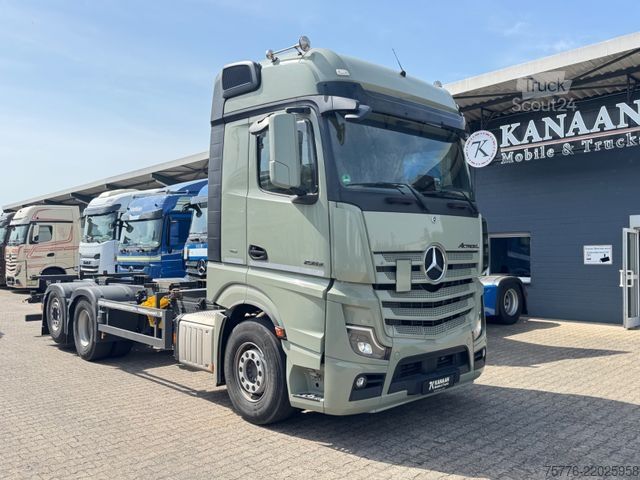 Maināms virsbūves kravas automobilis MERCEDES-BENZ 2553 Actros 5 L BigSpace  Öl-Retarder 2548 45 58