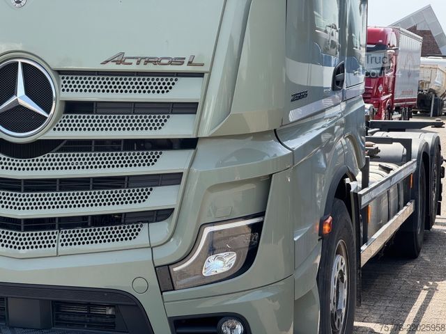 Maināms virsbūves kravas automobilis MERCEDES-BENZ 2553 Actros 5 L BigSpace  Öl-Retarder 2548 45 58