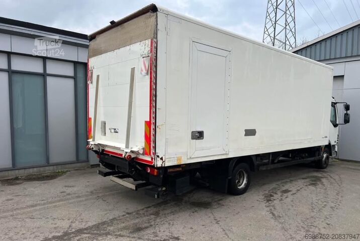 Vrachtwagen met bakwagen DAF LF 45