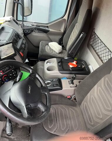 Vrachtwagen met bakwagen DAF LF 45