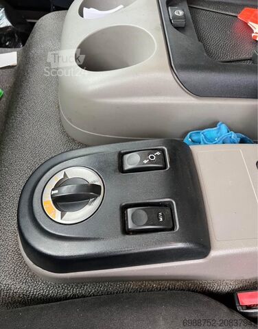 Vrachtwagen met bakwagen DAF LF 45