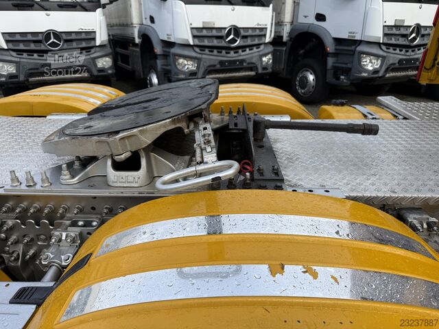 Standardowy ciągnik siodłowy Volvo FH16 750 6X2 Globetrotter XL