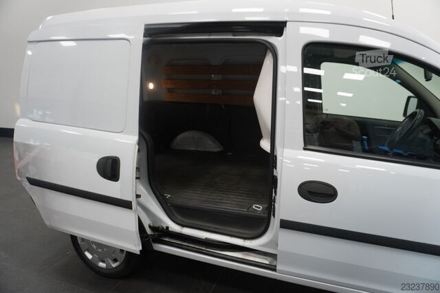 Opel Combo 1.3 CDTi Base - Airco - NAP - € 1.750,- MARGE Opel Combo 1.3 CDTi Base - Airco - NAP - € 1.750,- M...