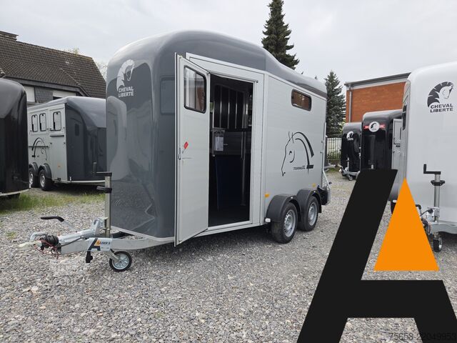 állatszállító pótkocsi Cheval Liberté Touring XL Jumping Sattelschrank 100km