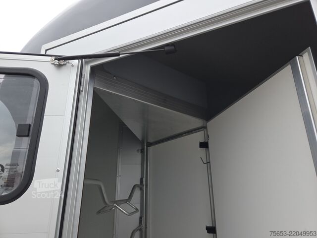 állatszállító pótkocsi Cheval Liberté Touring XL Jumping Sattelschrank 100km