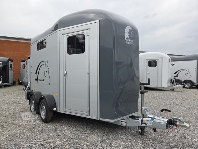 állatszállító pótkocsi Cheval Liberté Touring XL Jumping Sattelschrank 100km
