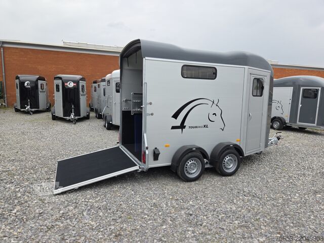 állatszállító pótkocsi Cheval Liberté Touring XL Jumping Sattelschrank 100km
