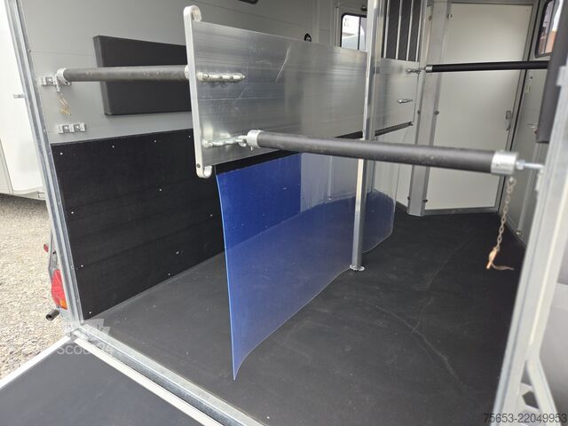 állatszállító pótkocsi Cheval Liberté Touring XL Jumping Sattelschrank 100km