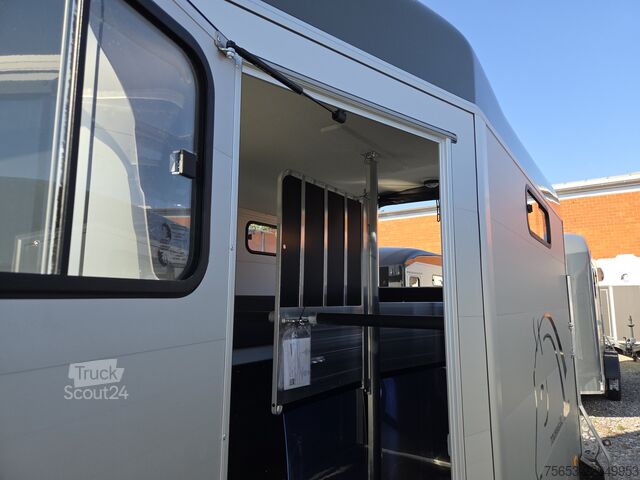 állatszállító pótkocsi Cheval Liberté Touring XL Jumping Sattelschrank 100km
