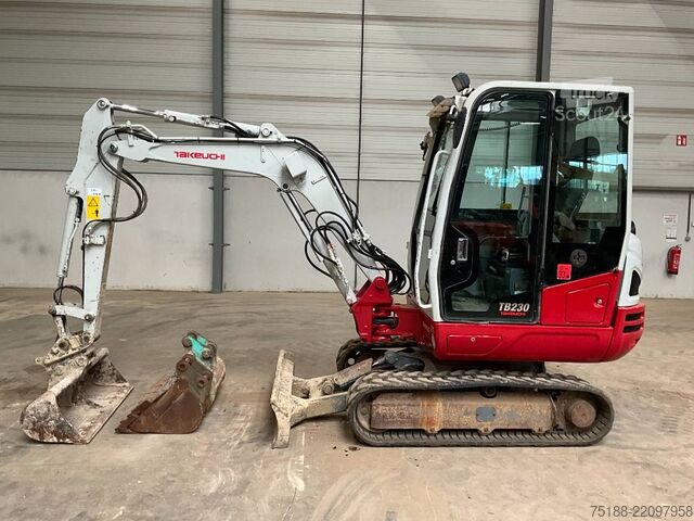 Mini bager Takeuchi TB 230