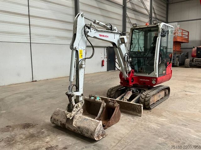 Mini bager Takeuchi TB 230