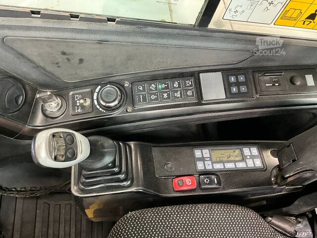 Колесный экскаватор Bobcat E 57 W