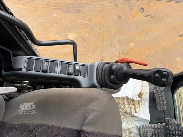Escavadora de rastos Hitachi ZX210LC-6 New Bucket