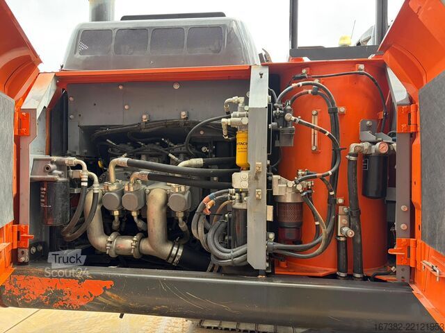 Escavadora de rastos Hitachi ZX210LC-6 New Bucket
