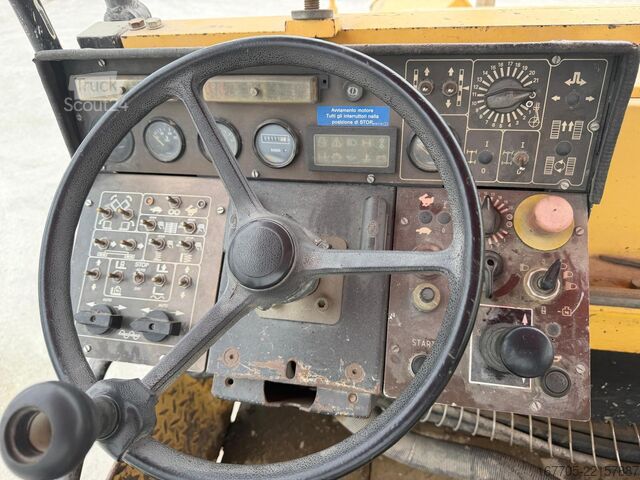 Wheeled asphalt paver Dynapac F121-6W