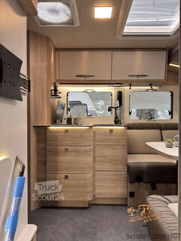 Integriertes Wohnmobil EURAMOBIL Integra Line IL 720 EF 2 x Mondial+ Design Paket