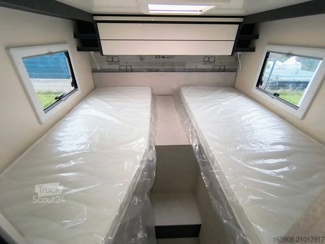 Half-integraal camper FORSTER Coupe Slim 669 EB Aktion Messe Solar Markise
