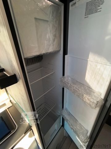 Half-integraal camper FORSTER Coupe Slim 669 EB Aktion Messe Solar Markise