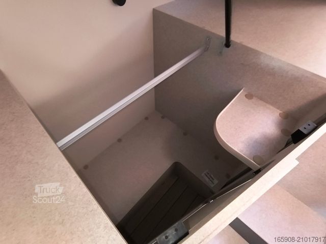 Half-integraal camper FORSTER Coupe Slim 669 EB Aktion Messe Solar Markise