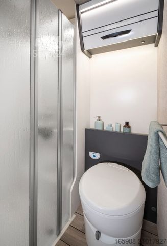 Half-integraal camper FORSTER T 699 EB  Hubett Automatik 2026 Messe Aktion