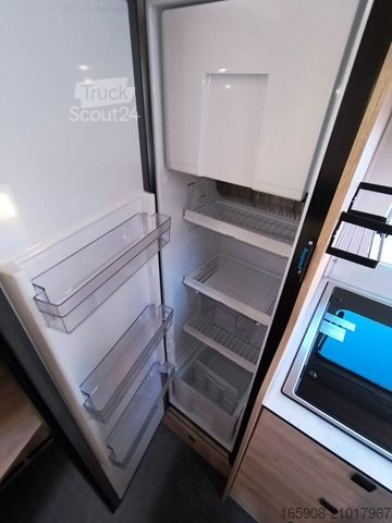 Halvintegrerad husbil EURAMOBIL PT 696 EB  Mercedes Alko Solar Autark