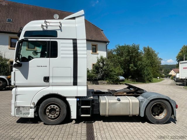 Ciągnik siodłowy typu volume MAN TGX 18.440 XXL Mega LL höhenverstellbare Sattelp