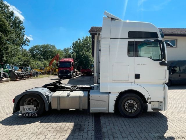 Ciągnik siodłowy typu volume MAN TGX 18.440 XXL Mega LL höhenverstellbare Sattelp