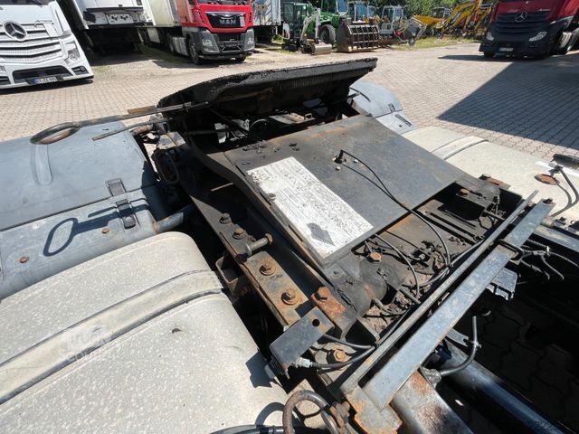 Ciągnik siodłowy typu volume MAN TGX 18.440 XXL Mega LL höhenverstellbare Sattelp