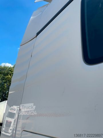 Ciągnik siodłowy typu volume MAN TGX 18.440 XXL Mega LL höhenverstellbare Sattelp