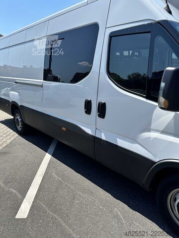 شاحنة صندوقية IVECO Daily 35 S 18 HA CRV