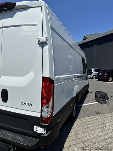 شاحنة صندوقية IVECO Daily 35 S 18 HA CRV