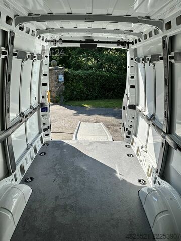 شاحنة صندوقية IVECO Daily 35 S 18 HA CRV