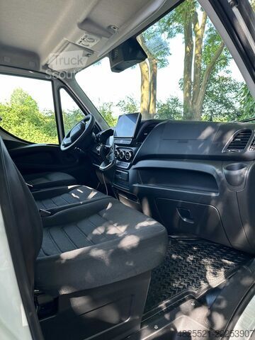 شاحنة صندوقية IVECO Daily 35 S 18 HA CRV