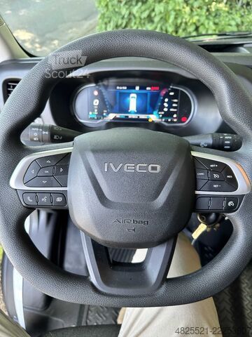 شاحنة صندوقية IVECO Daily 35 S 18 HA CRV
