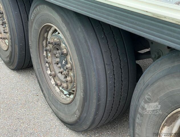 شبه مقطورة مبردة SCHMITZ CARGOBULL SCB*S3B THERMO KING SLXe 300 DHOLLANDIA TAIL LIF