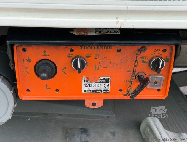 شبه مقطورة مبردة SCHMITZ CARGOBULL SCB*S3B THERMO KING SLXe 300 DHOLLANDIA TAIL LIF