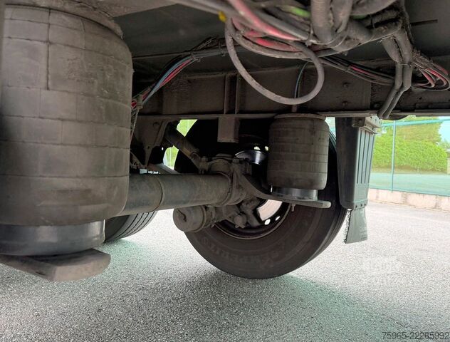 شبه مقطورة مبردة SCHMITZ CARGOBULL SCB*S3B THERMO KING SLXe 300 DHOLLANDIA TAIL LIF