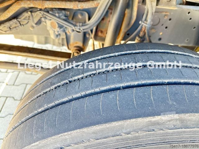Pritschenwagen MERCEDES-BENZ 824 L