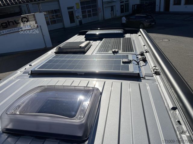 Autocaravana HYMER/ERIBA Yellowstone 640 8G Premium Solar ACC Schwenkbad