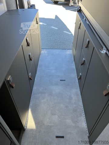 Autocaravana HYMER/ERIBA Yellowstone 640 8G Premium Solar ACC Schwenkbad