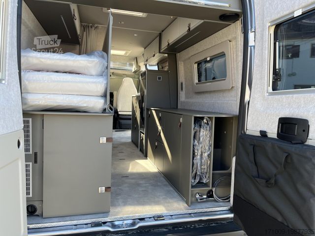 Autocaravana HYMER/ERIBA Yellowstone 640 8G Premium Solar ACC Schwenkbad