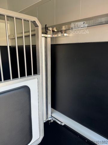 Veetransporter RENAULT Master ZF 9-GANG AUTOM. 2025er STX 5-Haras LONG