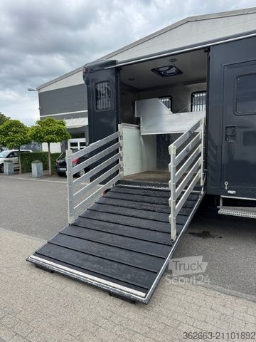 Kvægetransportør MERCEDES-BENZ Sprinter 3L V6,2-Pferdetransporter m.kl. Wohnung