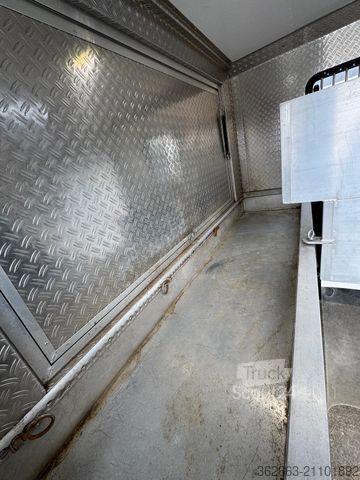 Kvægetransportør MERCEDES-BENZ Sprinter 3L V6,2-Pferdetransporter m.kl. Wohnung