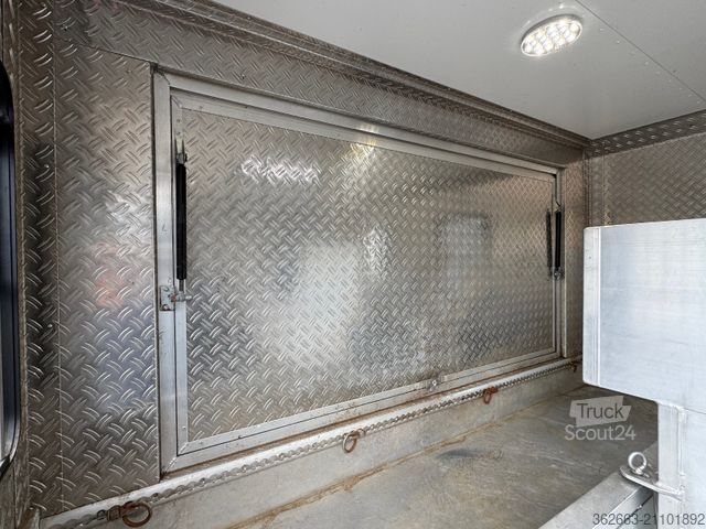 Kvægetransportør MERCEDES-BENZ Sprinter 3L V6,2-Pferdetransporter m.kl. Wohnung