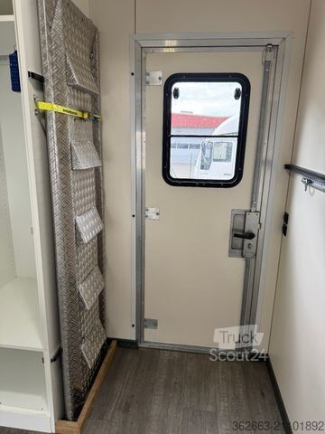 Kvægetransportør MERCEDES-BENZ Sprinter 3L V6,2-Pferdetransporter m.kl. Wohnung